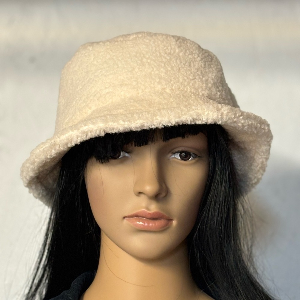 Lole Sherpa cream bucket hat